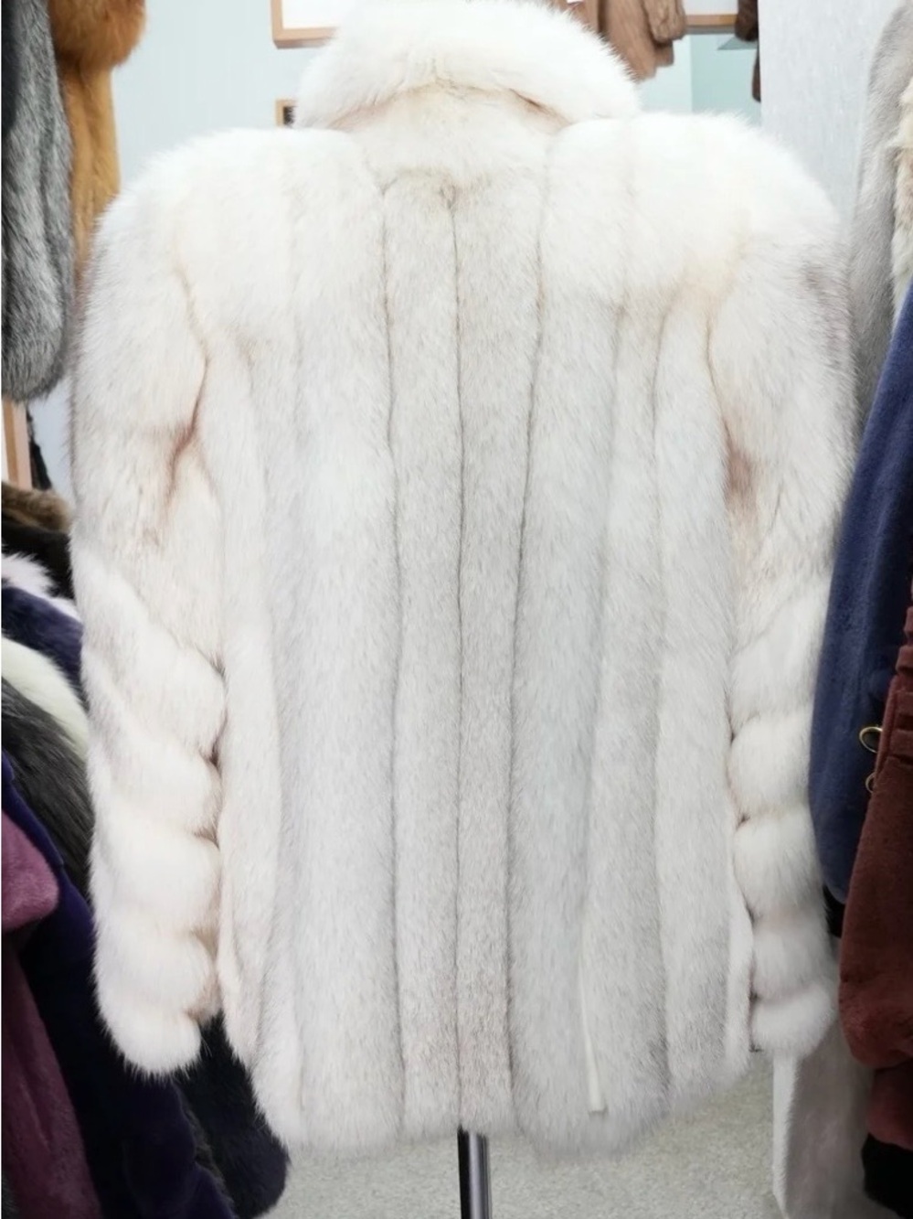 Like New Nordic Fox Fur Coat SAGA FOX - Picture 2 of 4